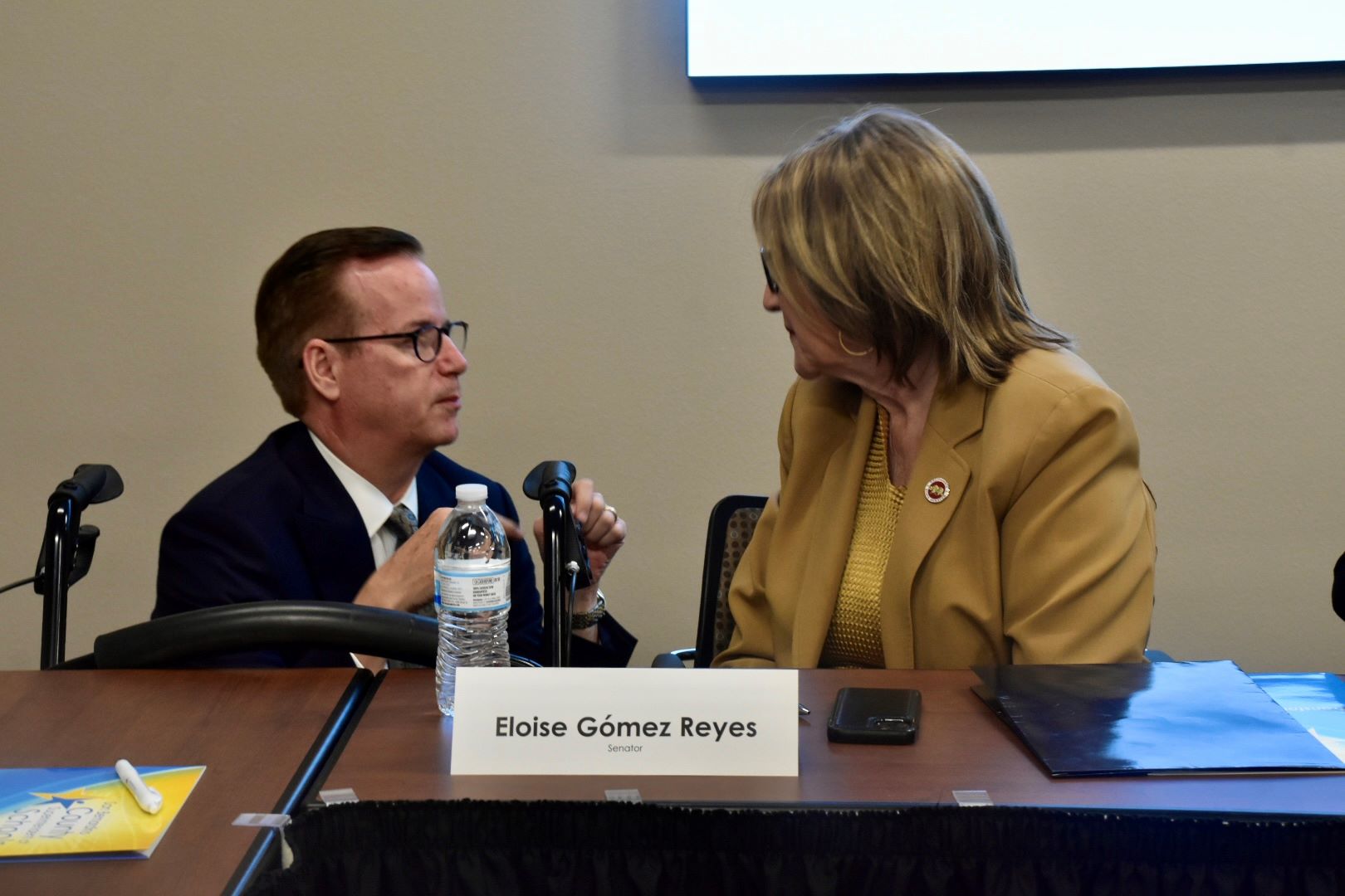 Senator Reyes speaks with roundtable attendee